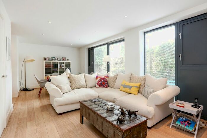 2 Bedroom Flat To Rent In Mercier Road, London, SW15