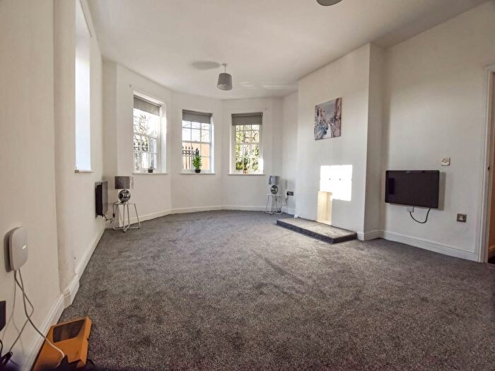 2 Bedroom Detached House To Rent In Fawcett Lane, Leeds, LS12
