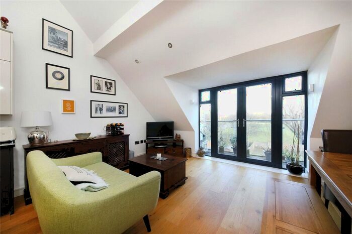 2 Bedroom Apartment To Rent In Auckland Road, London, SE19