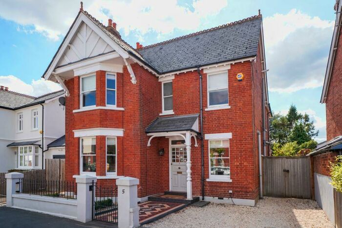 5 Bedroom House To Rent In Mount Pleasant, Weybridge, KT13