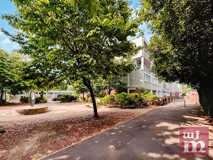 3 Bedroom Flat To Rent In Cordelia Street, Poplar, E14