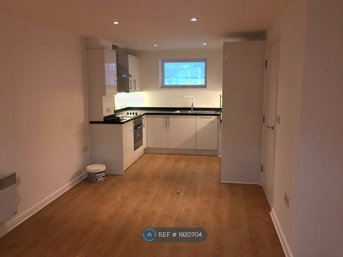 1 Bedroom Flat To Rent In Chantry Close, London, SE2