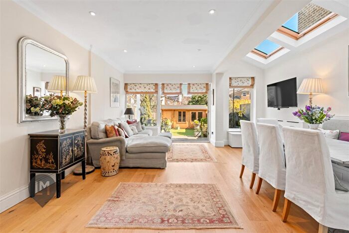 4 Bedroom Property For Sale In Astonville Street, London, SW18