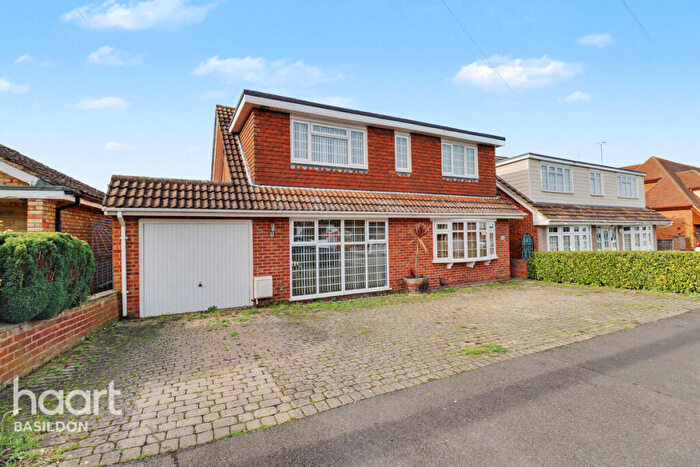 3 Bedroom Detached House For Sale In Claremont Road, Basildon, SS15