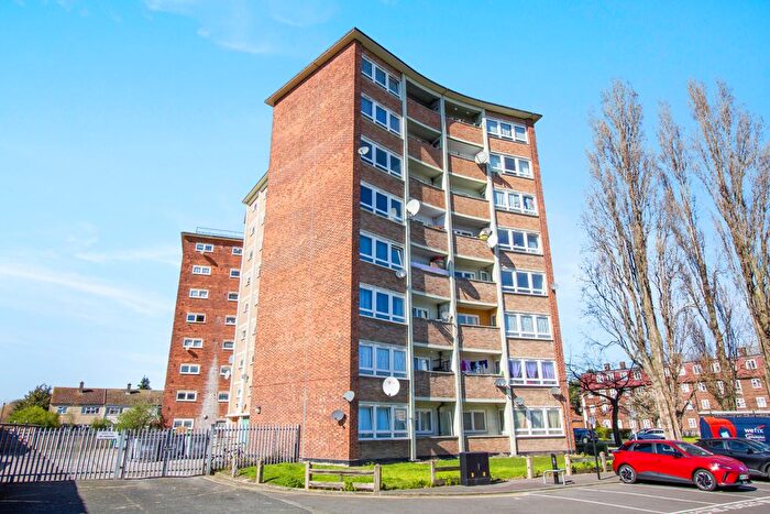1 Bedroom Flat For Sale In Alderman Avenue, Barking, IG11