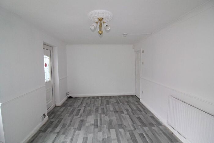 3 Bedroom Terraced House To Rent In Rossefield Avenue, Bramley, LS13