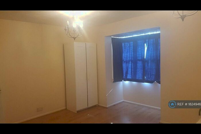 Studio To Rent In Ash Walk, Wembley, HA0