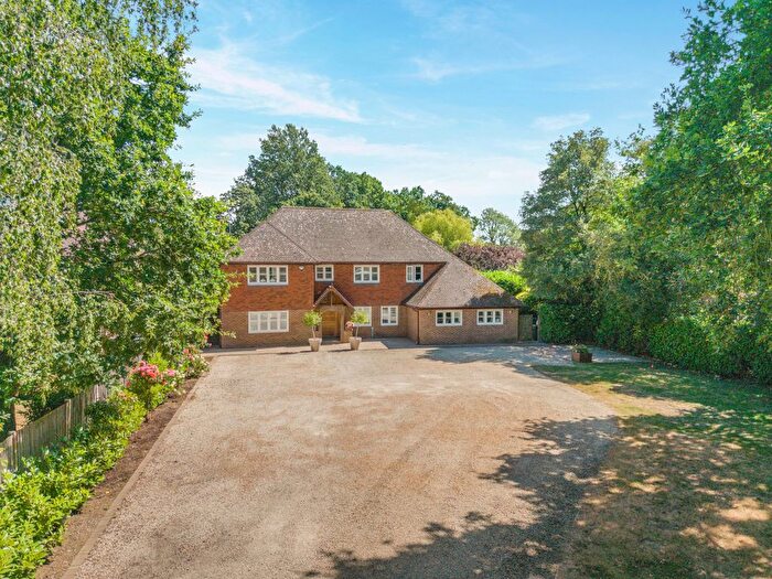 4 Bedroom Detached House For Sale In Smarden Road, Pluckley, Ashford, TN27