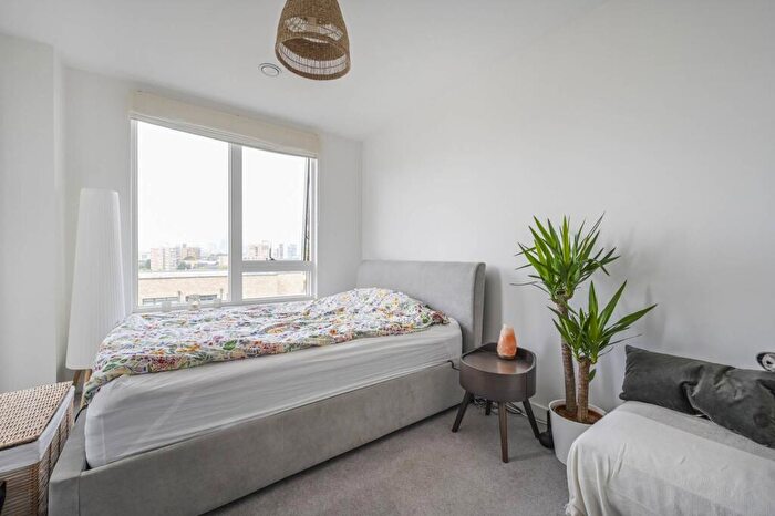 1 Bedroom Flat For Sale In Madeira Street, , Tower Hamlets, London, E14