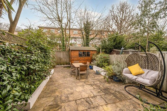 3 Bedroom Maisonette For Sale In Windlesham Grove, Southfields, London, SW19