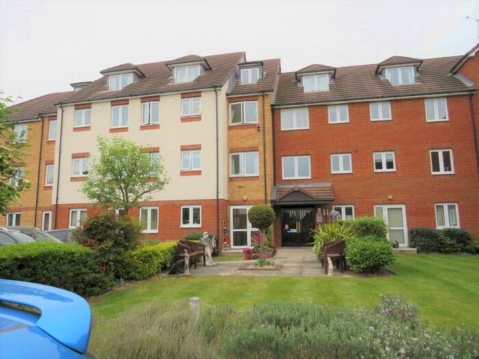 Houses for sale & to rent in RM16 2BA, Crammavill Street, Stifford