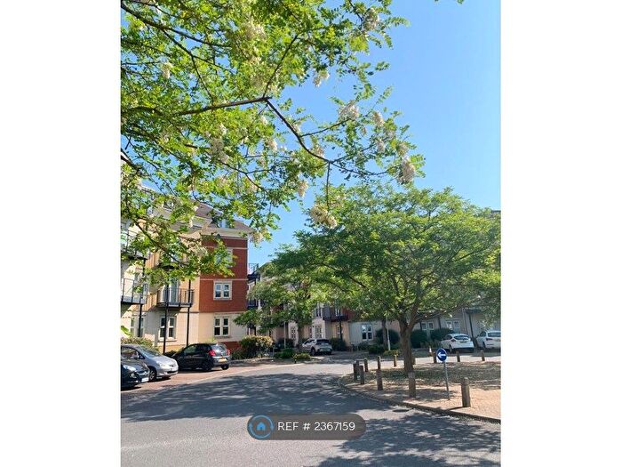 2 Bedroom Flat To Rent In Critchley Avenue, Dartford, DA1