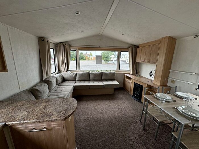 2 Bedroom Mobile/park Home For Sale In Southfield Lane, Tunstall, Hull, HU12