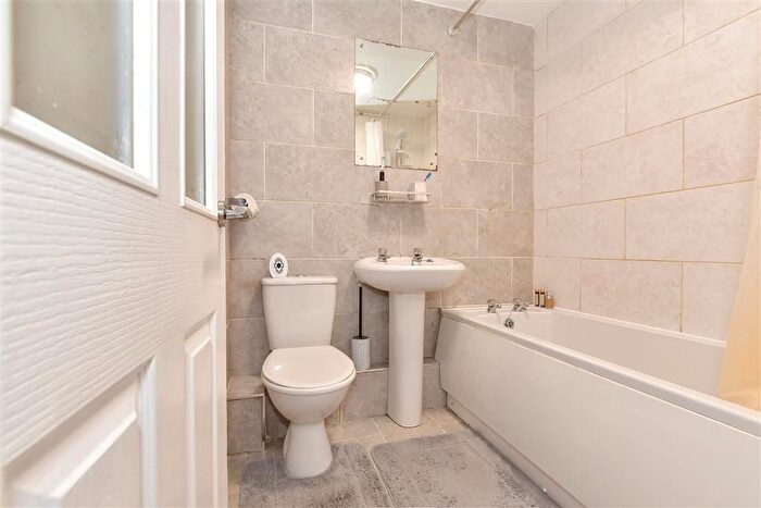 1 Bedroom Flat For Sale In Copperfields, Laindon, Basildon, Essex, SS15