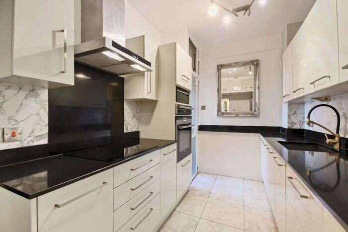 2 Bedroom Flat For Sale In Carrington House, Hertford Street, Mayfair, W1J