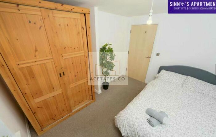 3 Bedroom Flat To Rent In The School House, Pages Walk, London, SE1