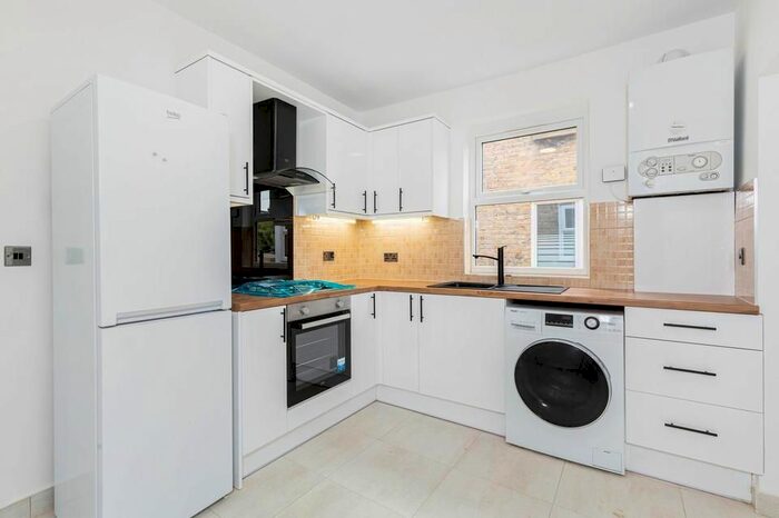 2 Bedroom Flat To Rent In Sellincourt Road, London, SW17