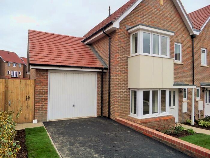 4 Bedroom Semi-Detached House To Rent In Gwynne Way, Haywards Heath, RH17