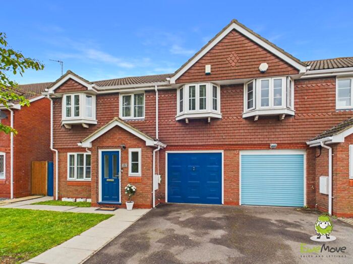 4 Bedroom Semi-Detached House For Sale In German Road, Bramley, Tadley, Hampshire, RG26