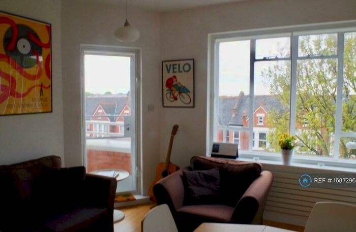 2 Bedroom Flat To Rent In Dalton House, London, SW12