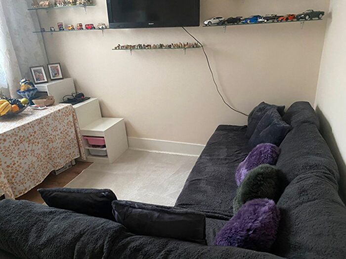 1 Bedroom Flat To Rent In Lopen Road, Edmonton, N18