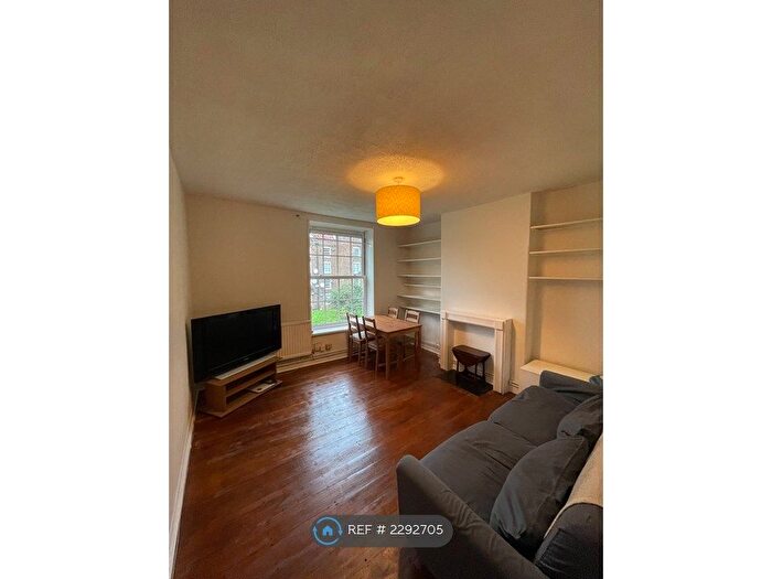 3 Bedroom Flat To Rent In Rushton House, London, SW8