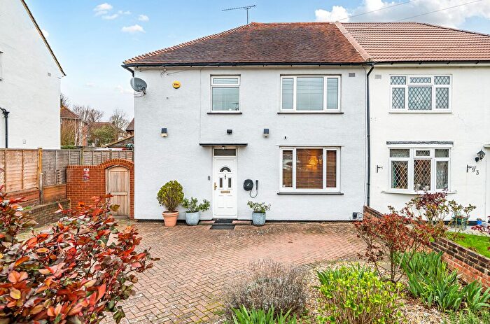 3 Bedroom Semi Detached House For Sale In Clarendon Way, Orpington, Kent, BR5