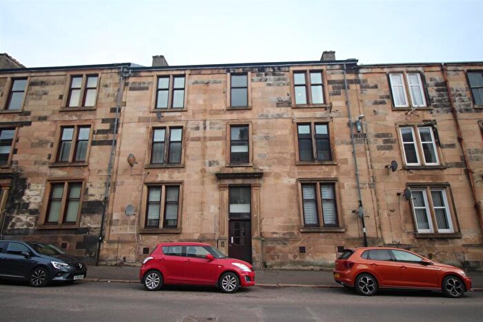 2 Bedroom Flat To Rent In South Street Greenock, PA16