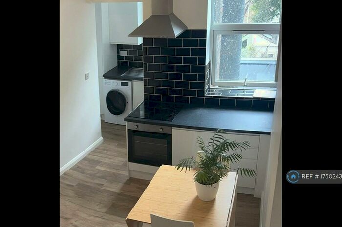 2 Bedroom Flat To Rent In Highgate, London, N6