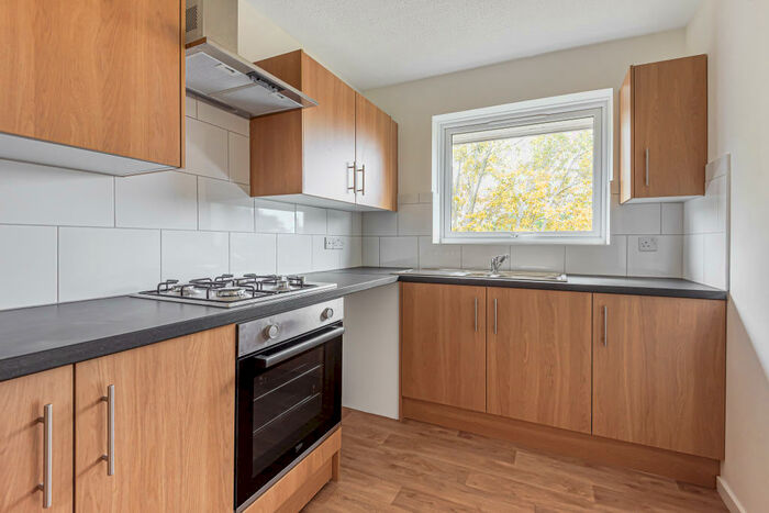 1 Bedroom Flat To Rent In Hayes Lane, Beckenham, BR3