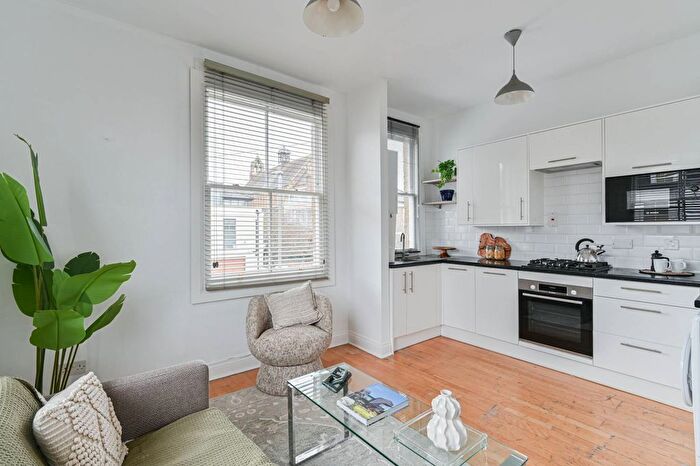 2 Bedroom Flat For Sale In Nottingham Road, Bellevue Village, London, SW17