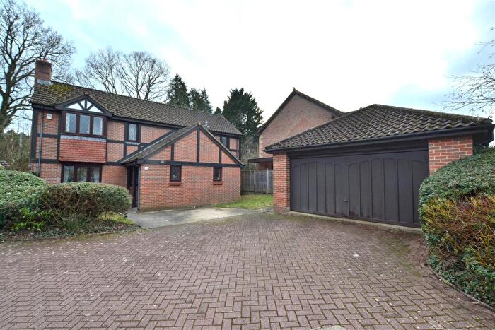 4 Bedroom Detached House For Sale In Forest Dean, Fleet, GU51