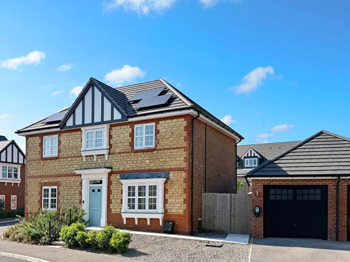 4 Bedroom Detached House For Sale In Merchant Crescent, Faringdon, SN7