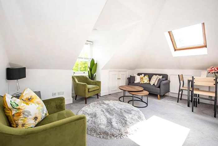 1 Bedroom Flat To Rent In Cardigan Road, Richmond, TW10