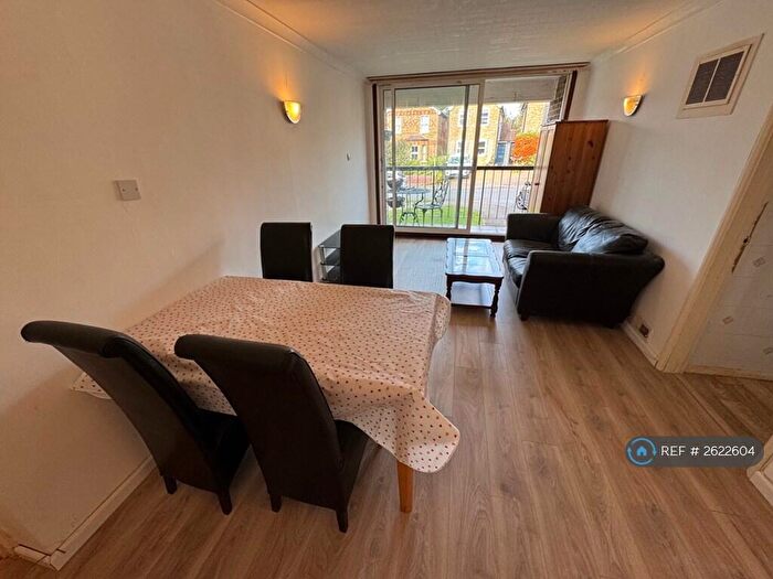 3 Bedroom Flat To Rent In Apton Court, Bishop's Stortford, CM23