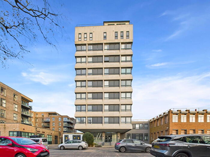 1 Bedroom Flat For Sale In Skyline Apartments, , The Causeway, Goring-by-Sea, Worthing, BN12