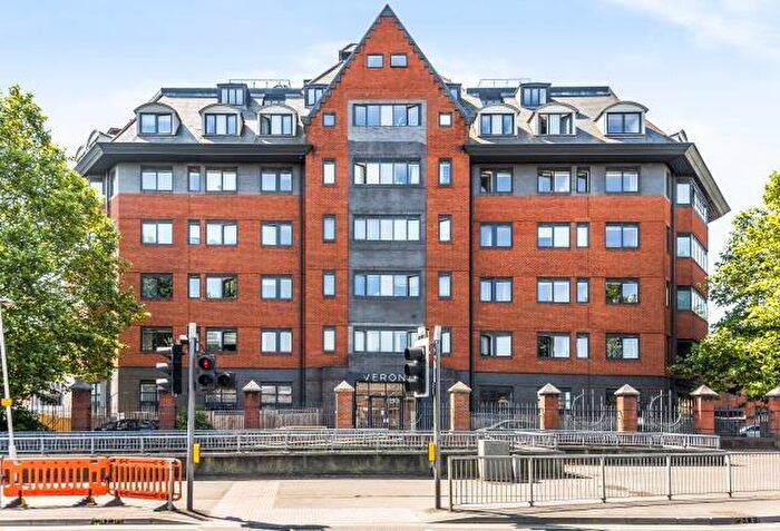 2 Bedroom Flat To Rent In Wellington Street, Slough, SL1