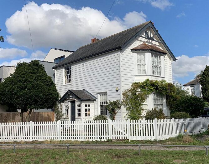 3 Bedroom House For Sale In Till Avenue, Farningham, Dartford, DA4