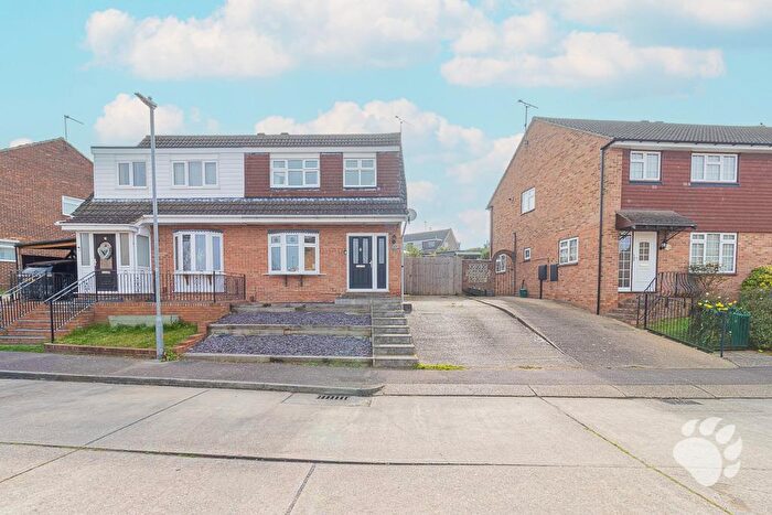 3 Bedroom Semi Detached House For Sale In Headcorn Close, Eversley, SS13