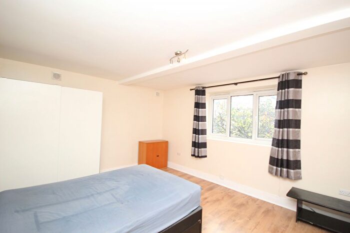 2 Bedroom Flat To Rent In Bilton Road, Perivale, Middlesex, UB6