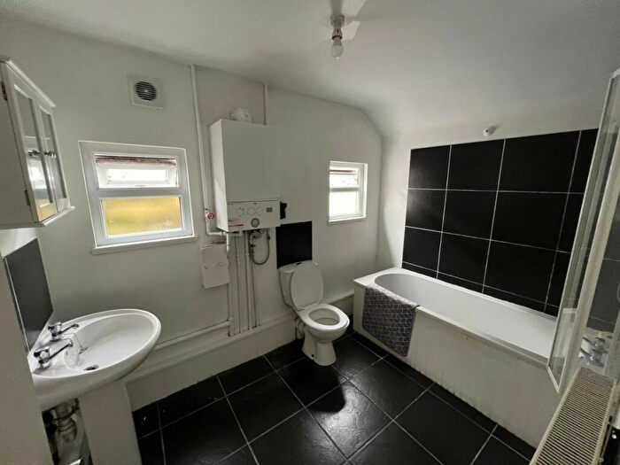3 Bedroom Terraced House For Sale In Graigwen Road Porth - Porth, CF39