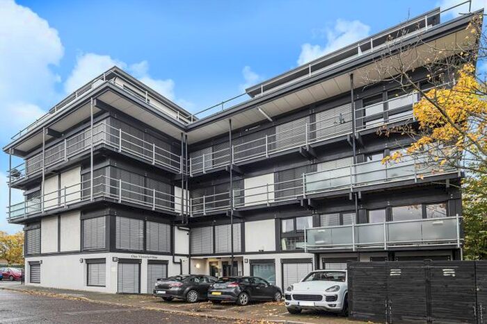 1 Bedroom Flat To Rent In Victoria Villas, Richmond, TW9