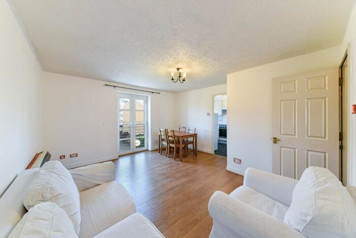 2 Bedroom Flat To Rent In Langbourne Place, Isle Of Dogs, London, E14