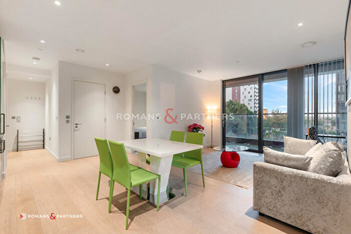 2 Bedroom Apartment To Rent In The Wardian, Canary Wharf, E14