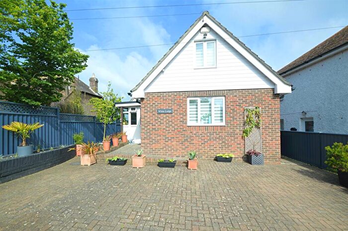 3 Bedroom Detached House For Sale In Close To Beach * Yaverland, PO36