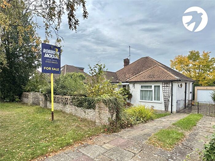 3 Bedroom Bungalow For Sale In St Martins Drive, Eynsford, Kent, DA4