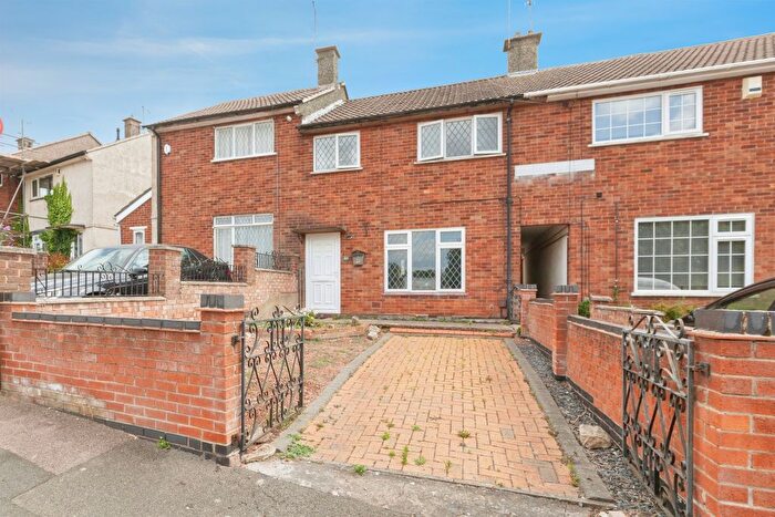 3 Bedroom Terraced House For Sale In Featherstone Drive, Leicester, LE2