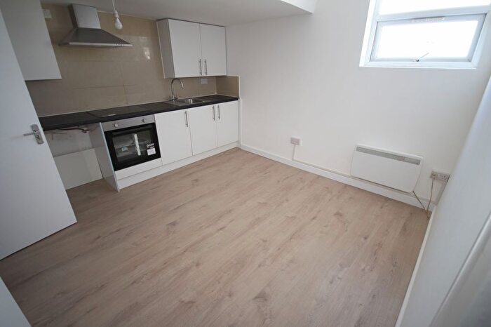 1 Bedroom Flat To Rent In Lees Parade, Uxbridge Road, UB10