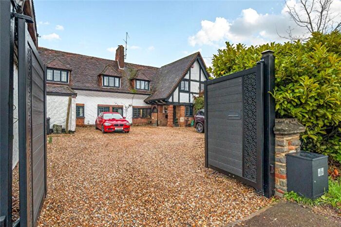 4 Bedroom Semi-Detached House To Rent In Reading Road, Winnersh, Wokingham, Berkshire, RG41