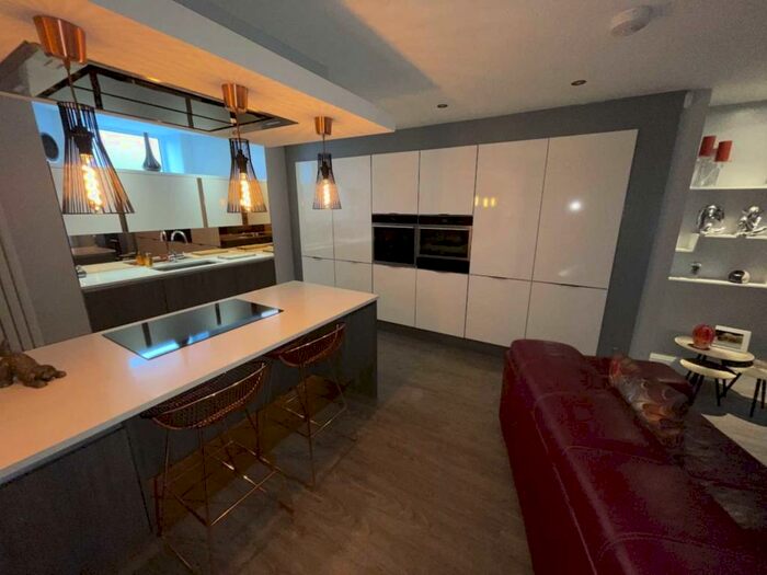 2 Bedroom Town House To Rent In Rochdale Road, Royton, OL2